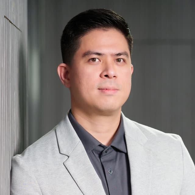 Gerald  Tan
