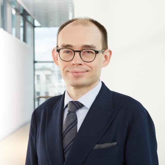 Dr. Marek Miara